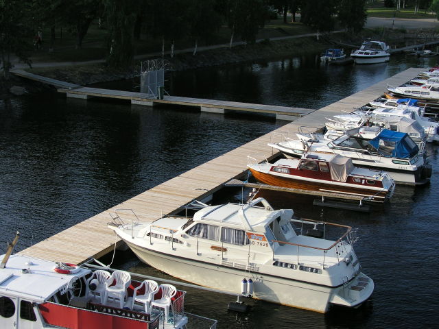 BetoniponttonisatamaJoensuu.jpg