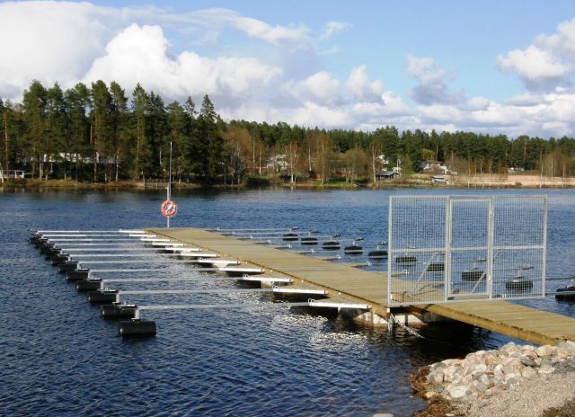 BetoniponttonisatamaOulu.jpg
